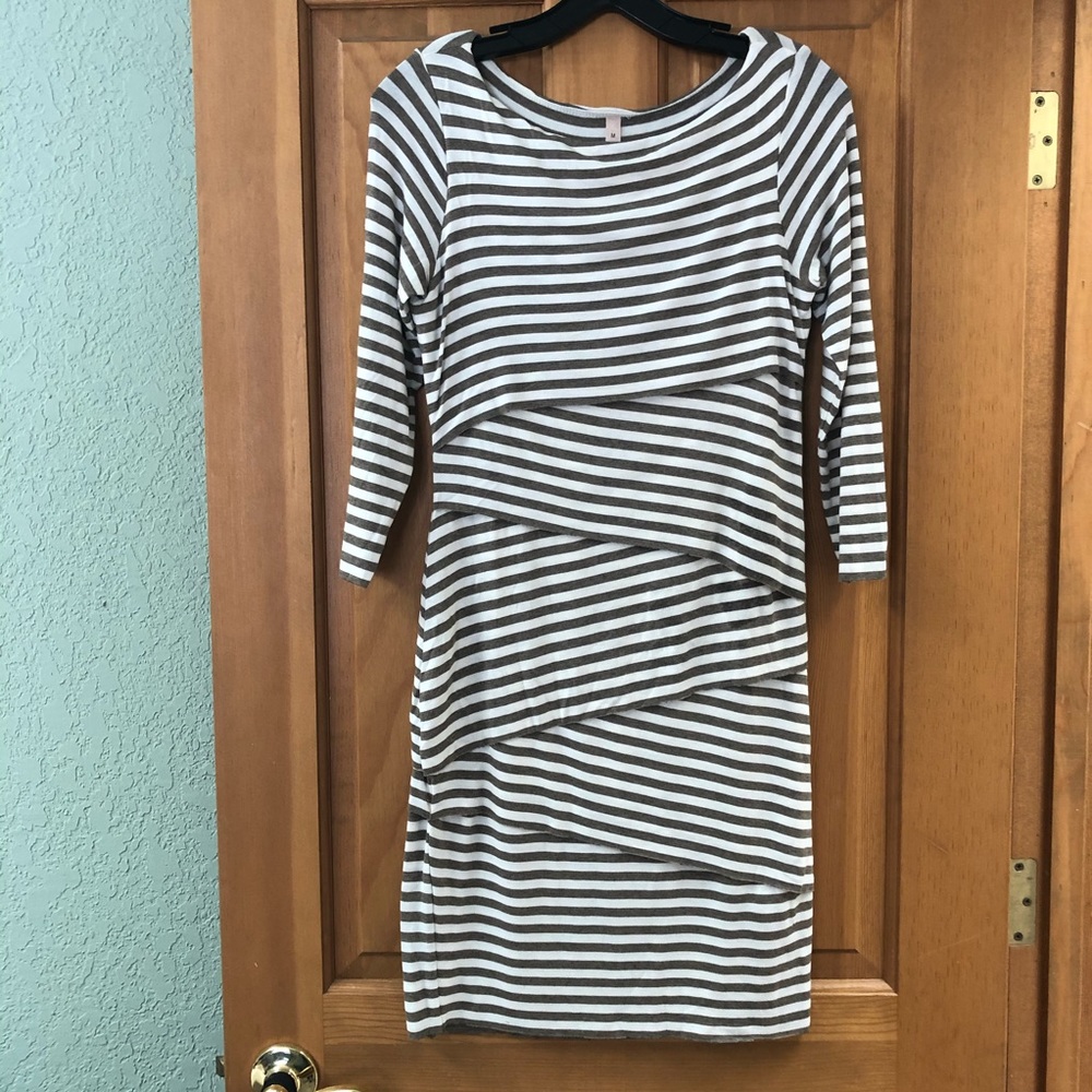 🌹 SOLD Bailey 44 Dress Tiered 🌹 - Picture 1 of 4